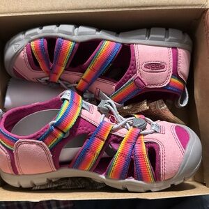 Girls size 13 BNWT Keens